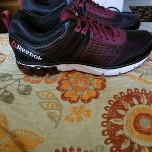 Reebok  size 11 black & burgundy